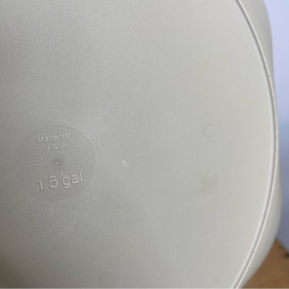 Tupperware chip and dip floral bowl beige 1.5 Gallon - Picture 13 of 16
